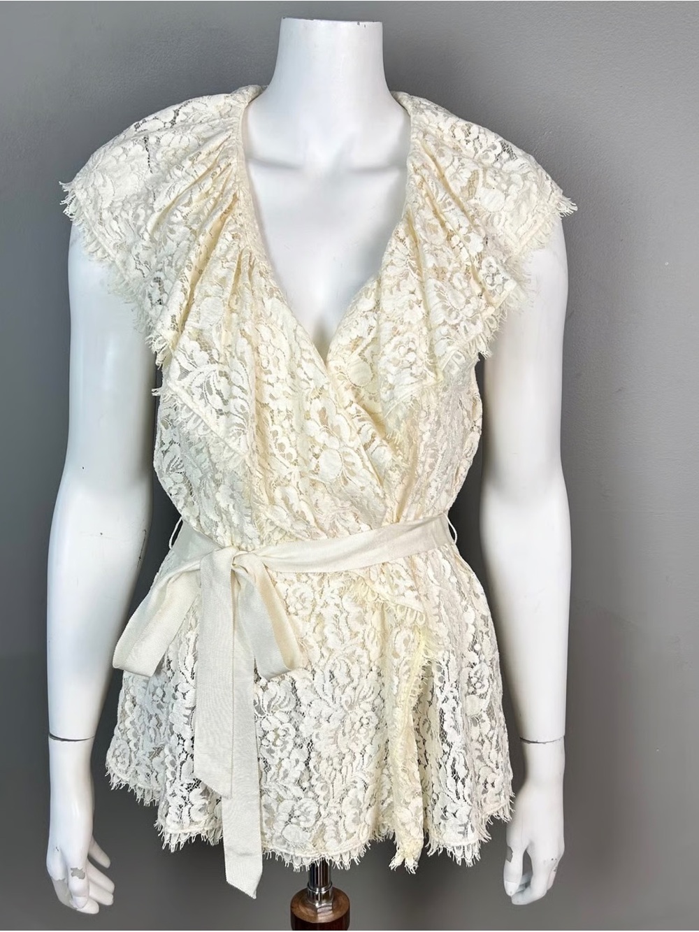 BCBGMaxAzria Cream Lace Wrap Top with Tie Waist size XS